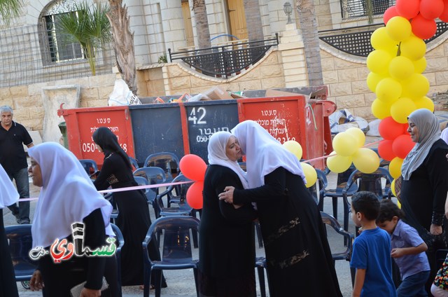 كفرقاسم- فيديو  : الافتتاح الكبير لمعرض ذوق العروس  سنين  يتحول الى مهرجان نسائي تسوقي كبير والحاجة عزية ترحب بالجميع